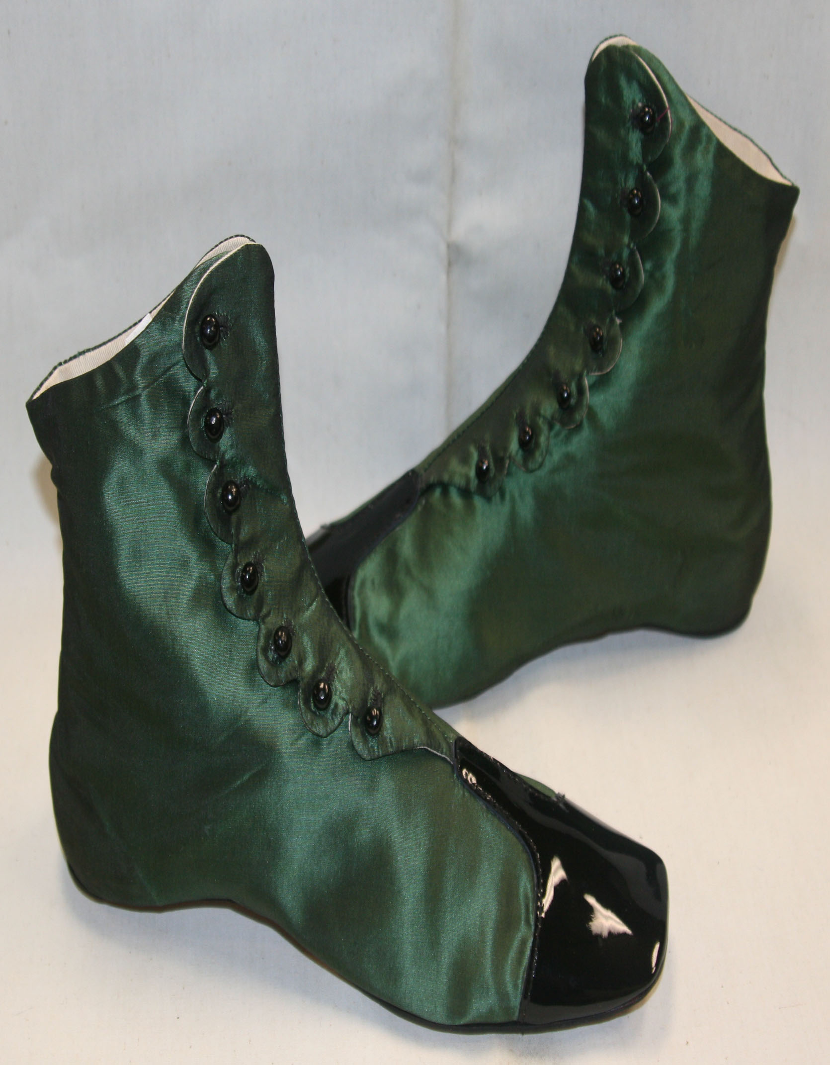 Green taffeta side buttoning boots size 11